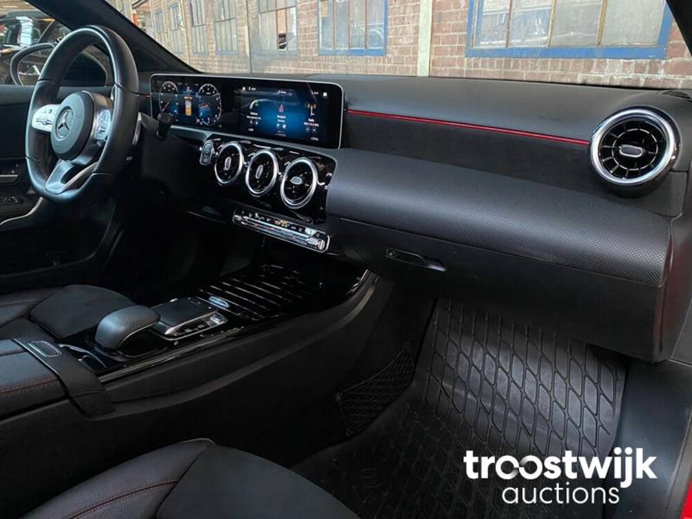 Mercedes-Benz A180 Business Solution AMG Night Upgrade A-Klasse 136pk 2019, XS-253-H