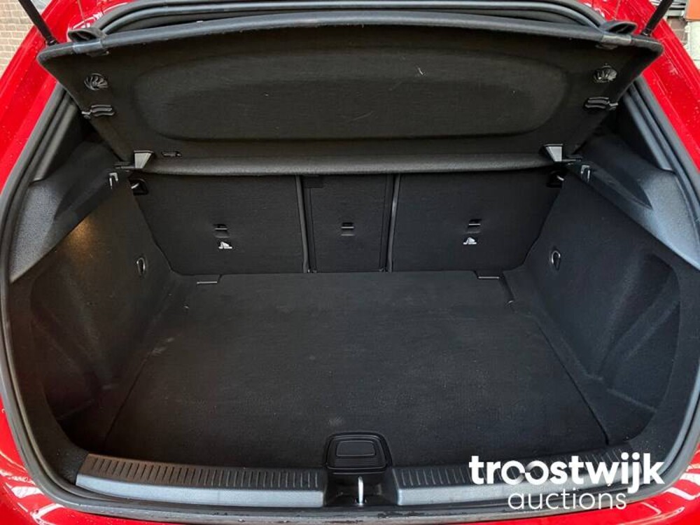 Mercedes-Benz A180 Business Solution AMG Night Upgrade A-Klasse 136pk 2019, XS-253-H