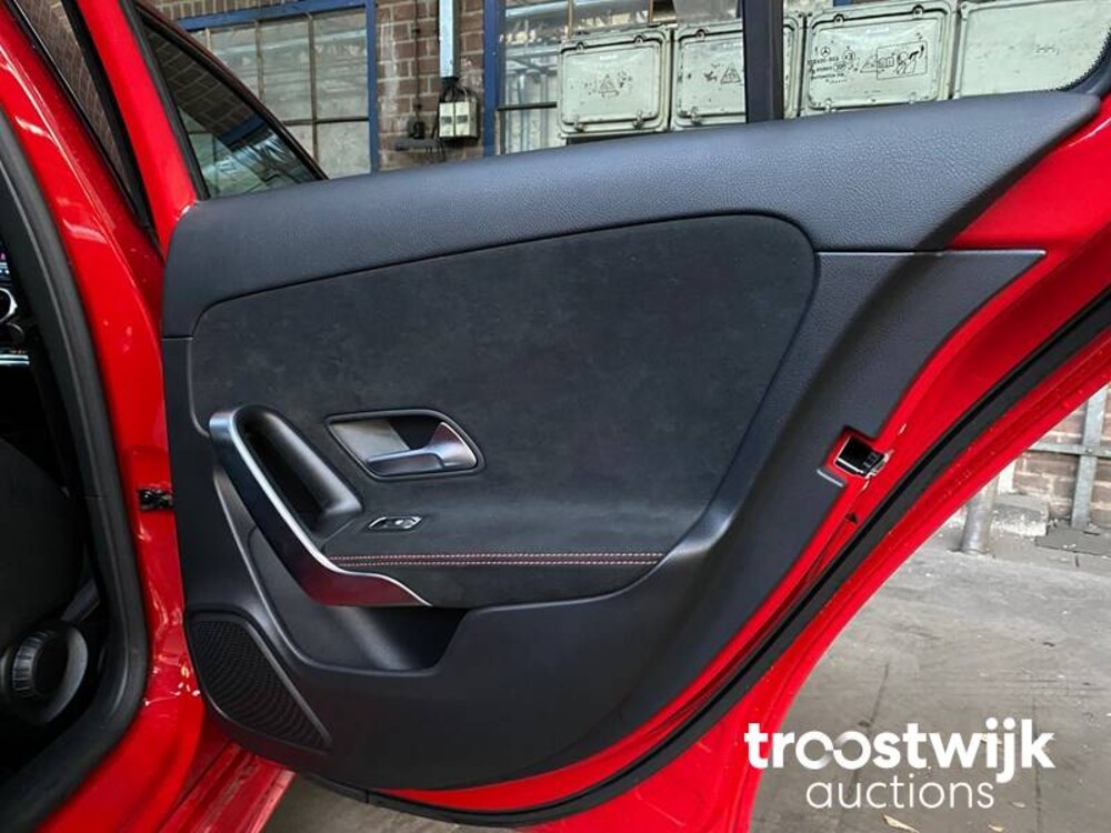 Mercedes-Benz A180 Business Solution AMG Night Upgrade A-Klasse 136pk 2019, XS-253-H