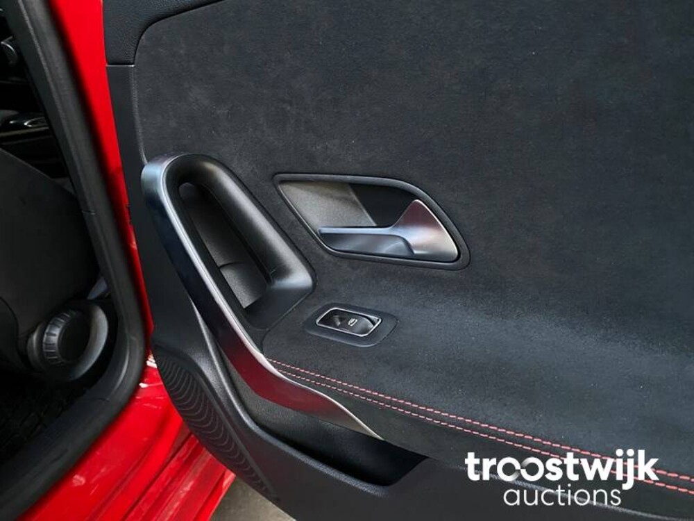 Mercedes-Benz A180 Business Solution AMG Night Upgrade A-Klasse 136pk 2019, XS-253-H
