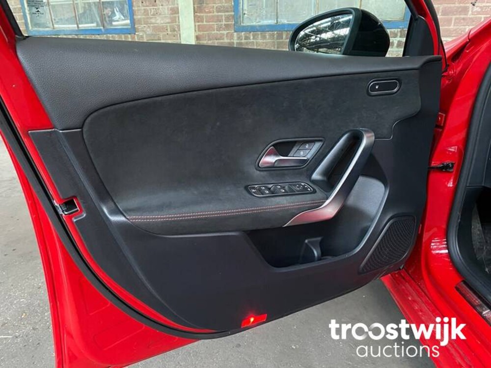 Mercedes-Benz A180 Business Solution AMG Night Upgrade A-Klasse 136pk 2019, XS-253-H