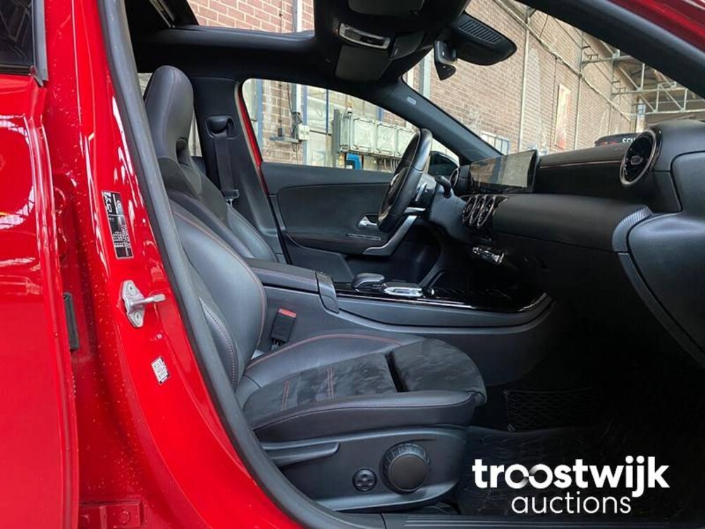 Mercedes-Benz A180 Business Solution AMG Night Upgrade A-Klasse 136pk 2019, XS-253-H