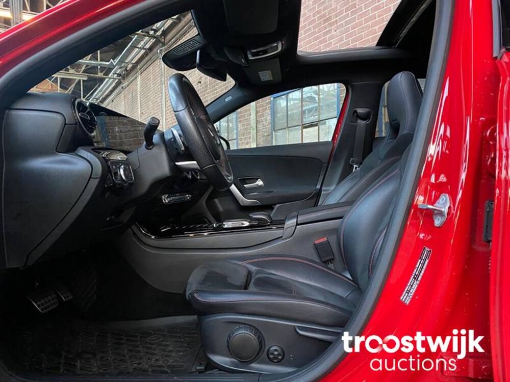 Mercedes-Benz A180 Business Solution AMG Night Upgrade A-Klasse 136pk 2019, XS-253-H