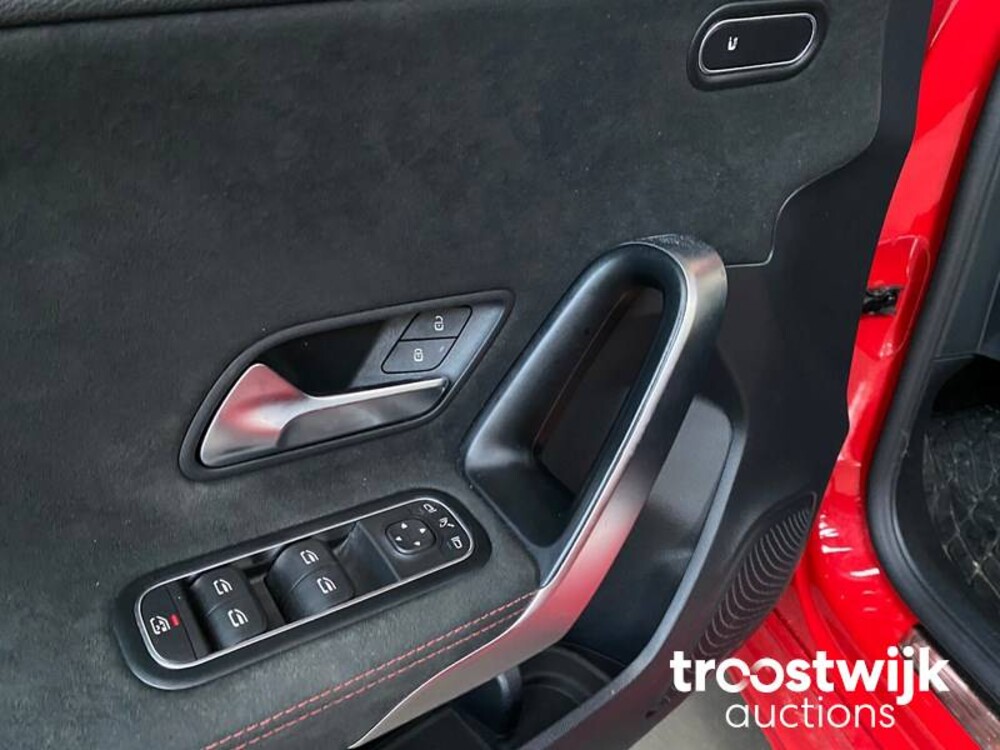 Mercedes-Benz A180 Business Solution AMG Night Upgrade A-Klasse 136pk 2019, XS-253-H