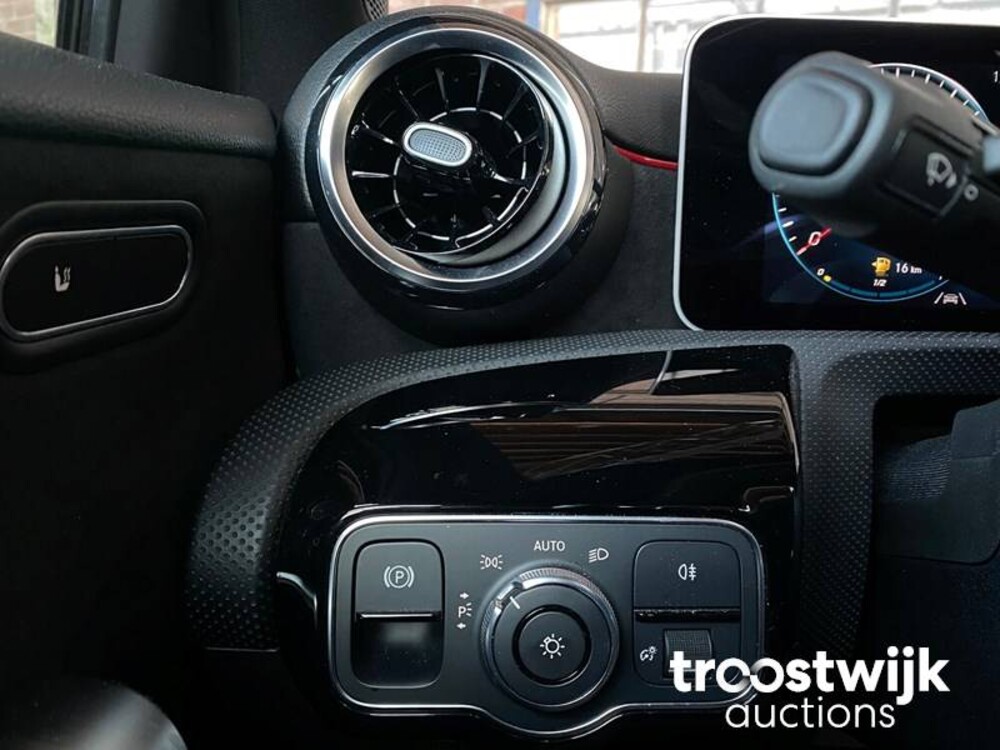 Mercedes-Benz A180 Business Solution AMG Night Upgrade A-Klasse 136pk 2019, XS-253-H