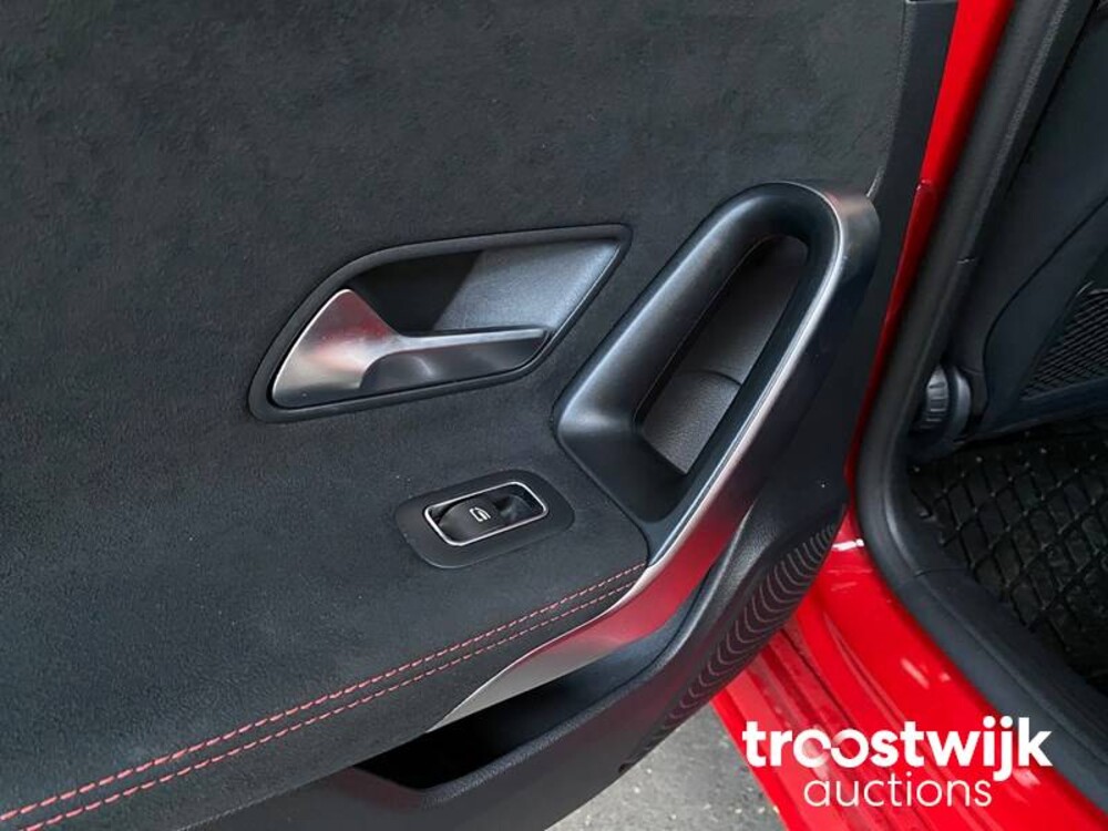 Mercedes-Benz A180 Business Solution AMG Night Upgrade A-Klasse 136pk 2019, XS-253-H