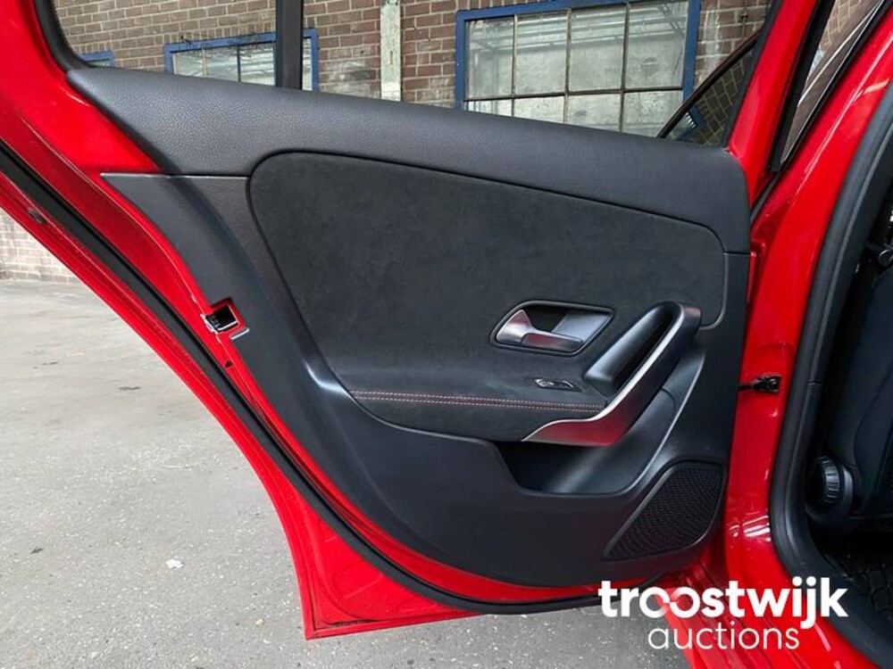 Mercedes-Benz A180 Business Solution AMG Night Upgrade A-Klasse 136pk 2019, XS-253-H