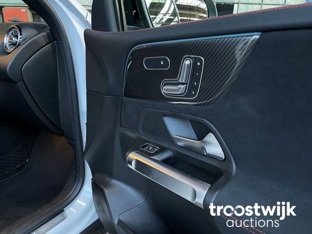 Mercedes-Benz GLB200 AMG Business Solution GLB-Klasse 163pk 2020 -Orig. NL-, K-837-BD