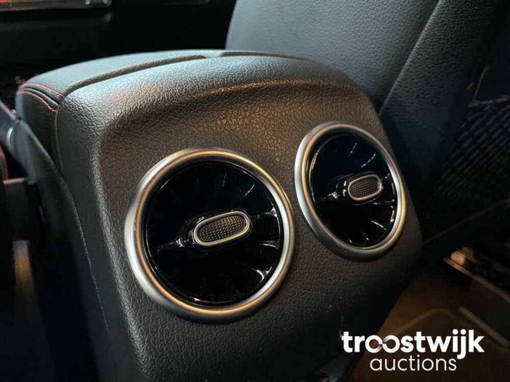 Mercedes-Benz GLB200 AMG Business Solution GLB-Klasse 163pk 2020 -Orig. NL-, K-837-BD