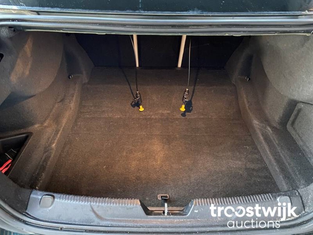 Jaguar XE 2.0 D R-Sport -Orig. NL- 163pk 2016, JP-175-P