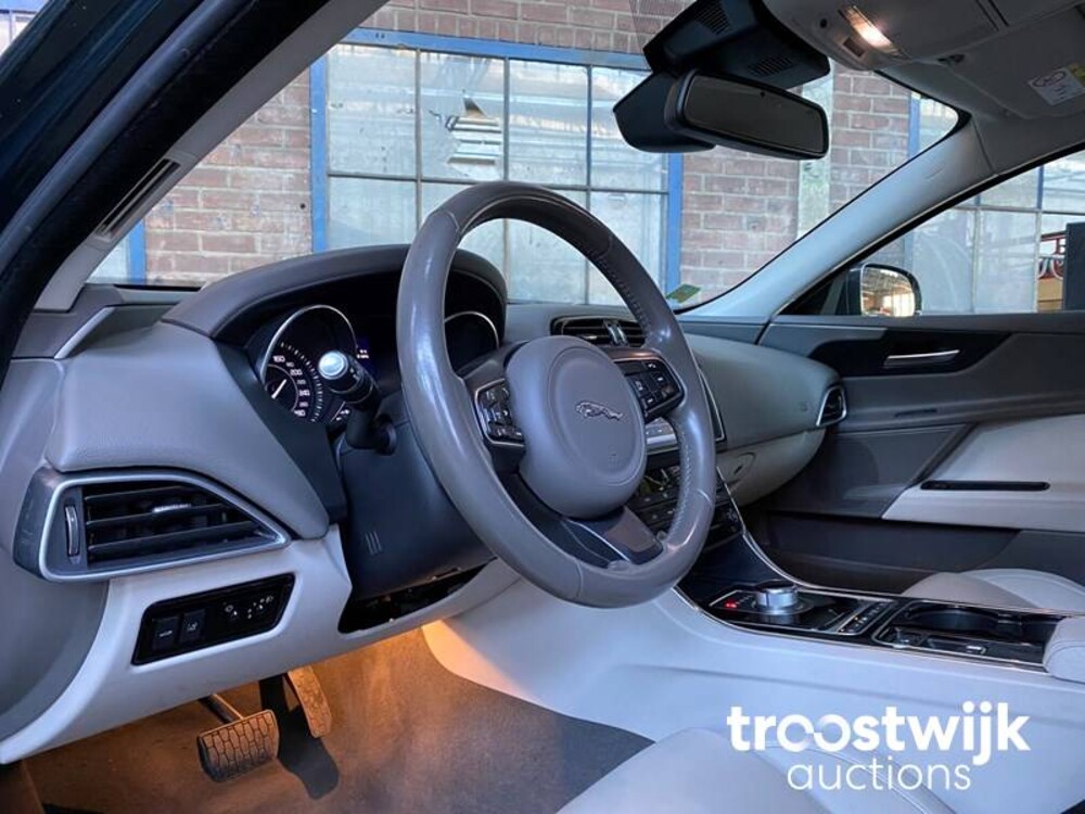 Jaguar XE 2.0 D R-Sport -Orig. NL- 163pk 2016, JP-175-P