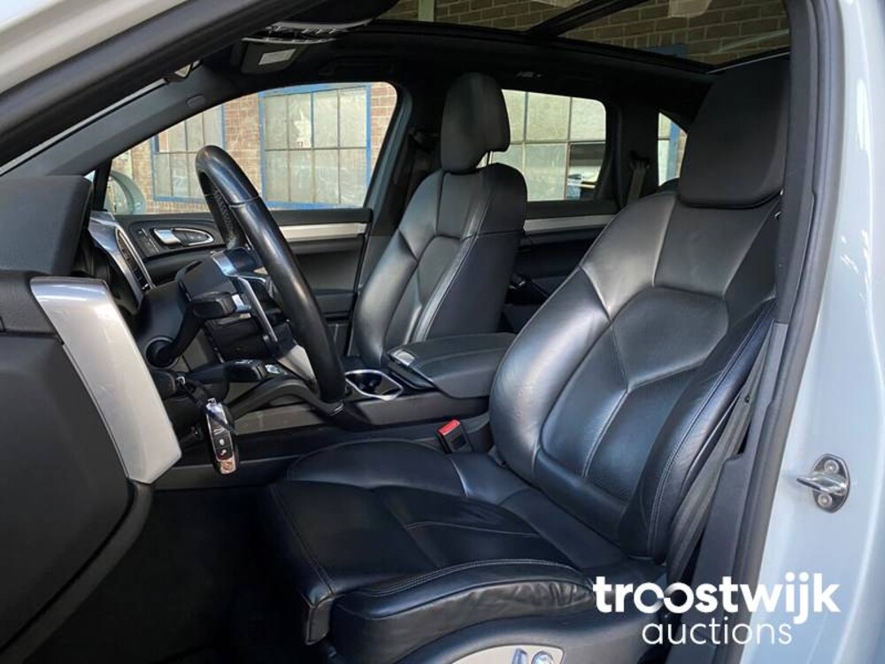 Porsche Cayenne S E-Hybrid 3.0 SportChrono 333pk 2015, ZV-689-T