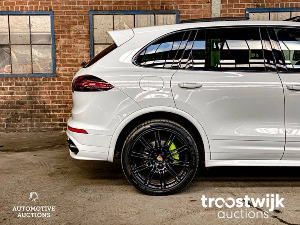 Porsche Cayenne S E-Hybrid 3.0 SportChrono 333pk 2015, ZV-689-T