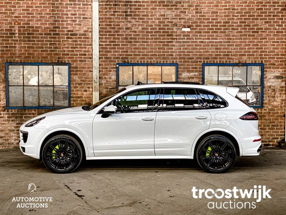 Porsche Cayenne S E-Hybrid 3.0 SportChrono 333pk 2015, ZV-689-T