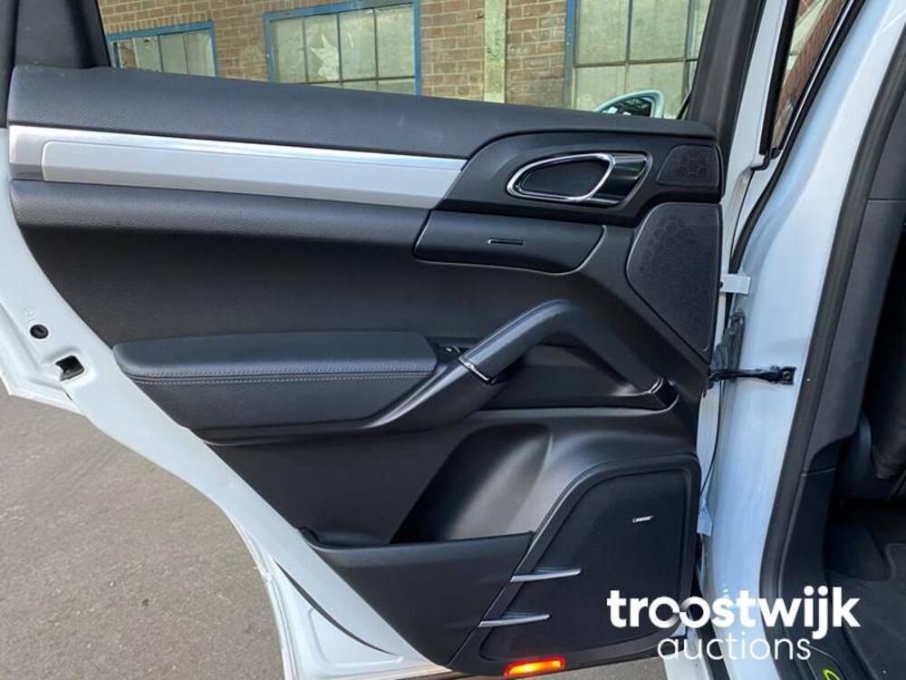 Porsche Cayenne S E-Hybrid 3.0 SportChrono 333pk 2015, ZV-689-T