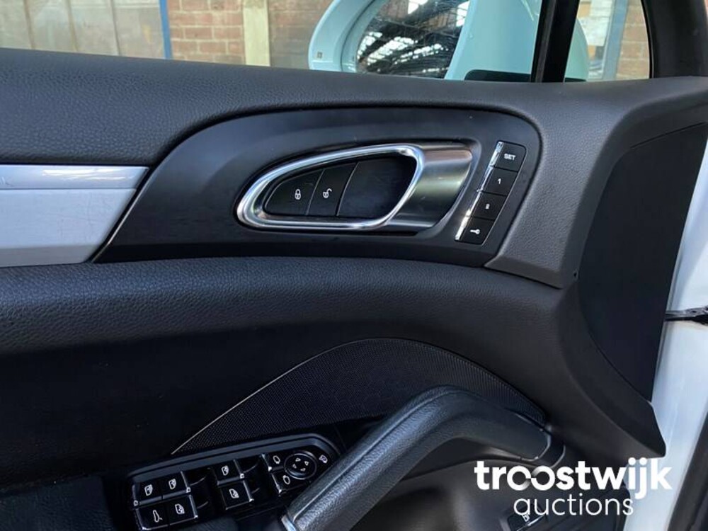 Porsche Cayenne S E-Hybrid 3.0 SportChrono 333pk 2015, ZV-689-T