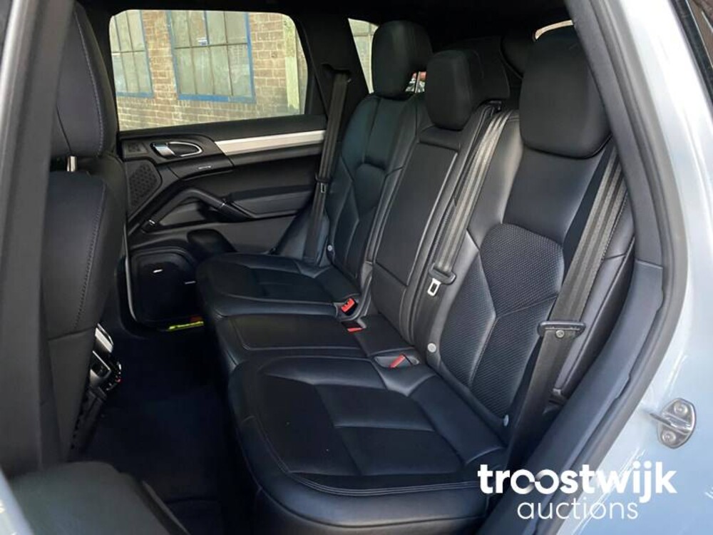 Porsche Cayenne S E-Hybrid 3.0 SportChrono 333pk 2015, ZV-689-T