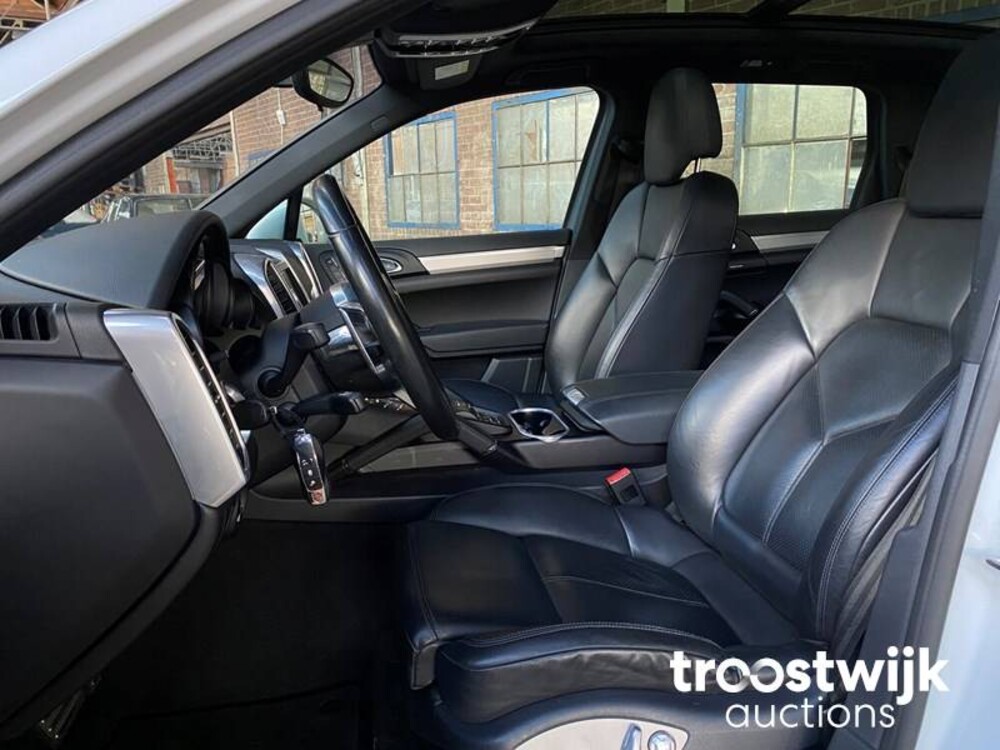 Porsche Cayenne S E-Hybrid 3.0 SportChrono 333pk 2015, ZV-689-T