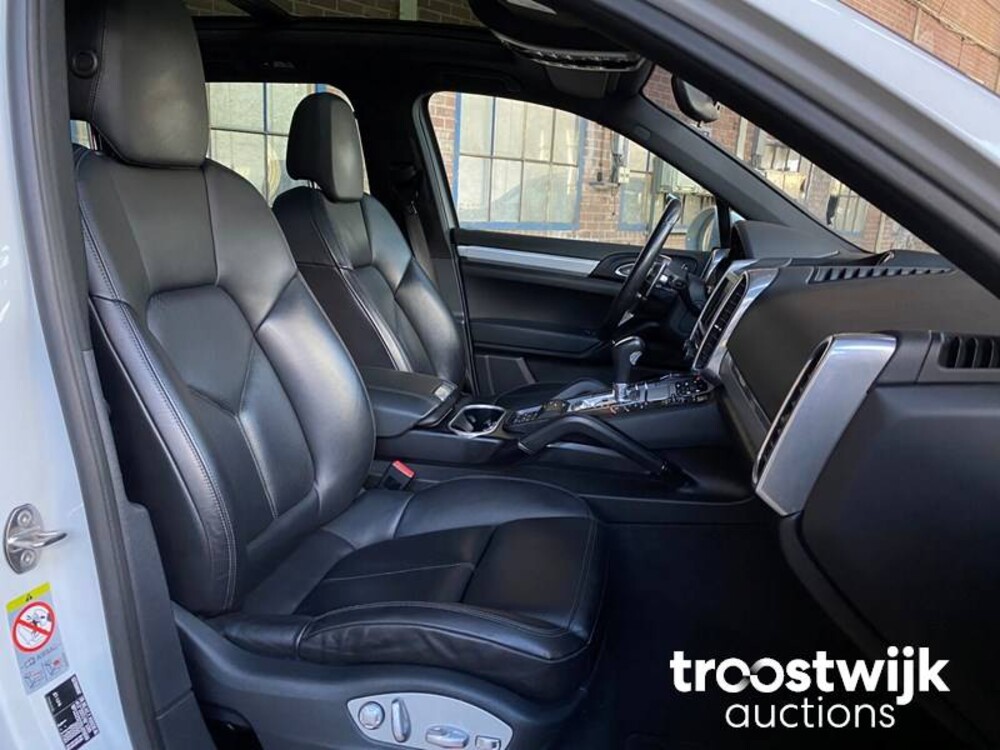 Porsche Cayenne S E-Hybrid 3.0 SportChrono 333pk 2015, ZV-689-T