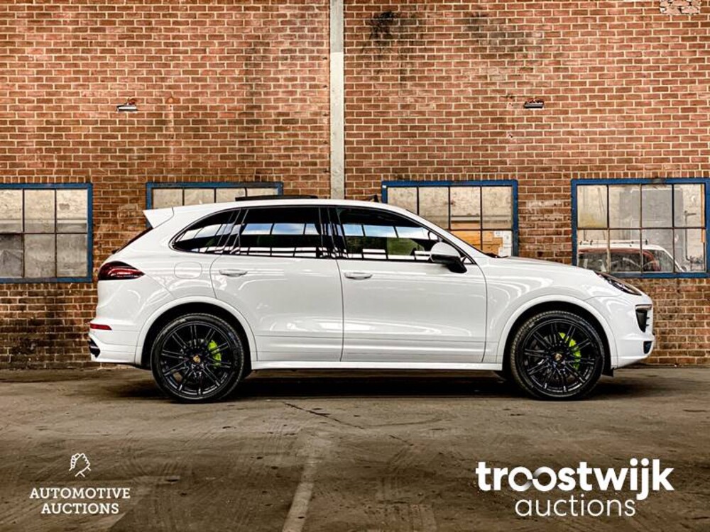 Porsche Cayenne S E-Hybrid 3.0 SportChrono 333pk 2015, ZV-689-T