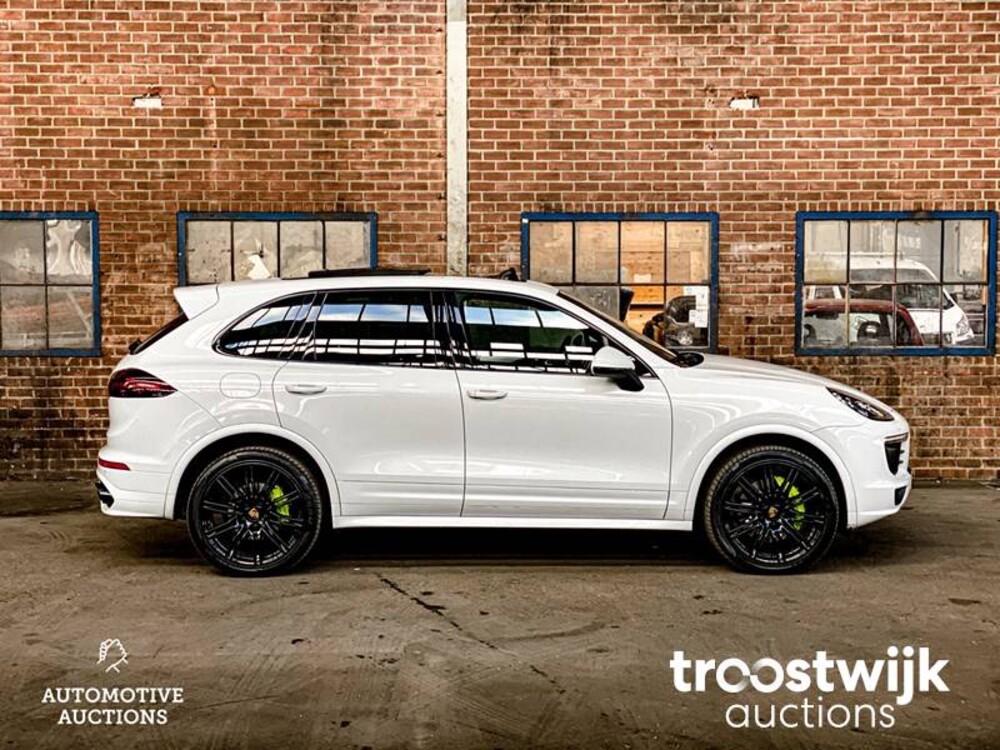 Porsche Cayenne S E-Hybrid 3.0 SportChrono 333pk 2015, ZV-689-T
