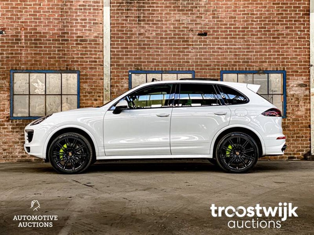 Porsche Cayenne S E-Hybrid 3.0 SportChrono 333pk 2015, ZV-689-T