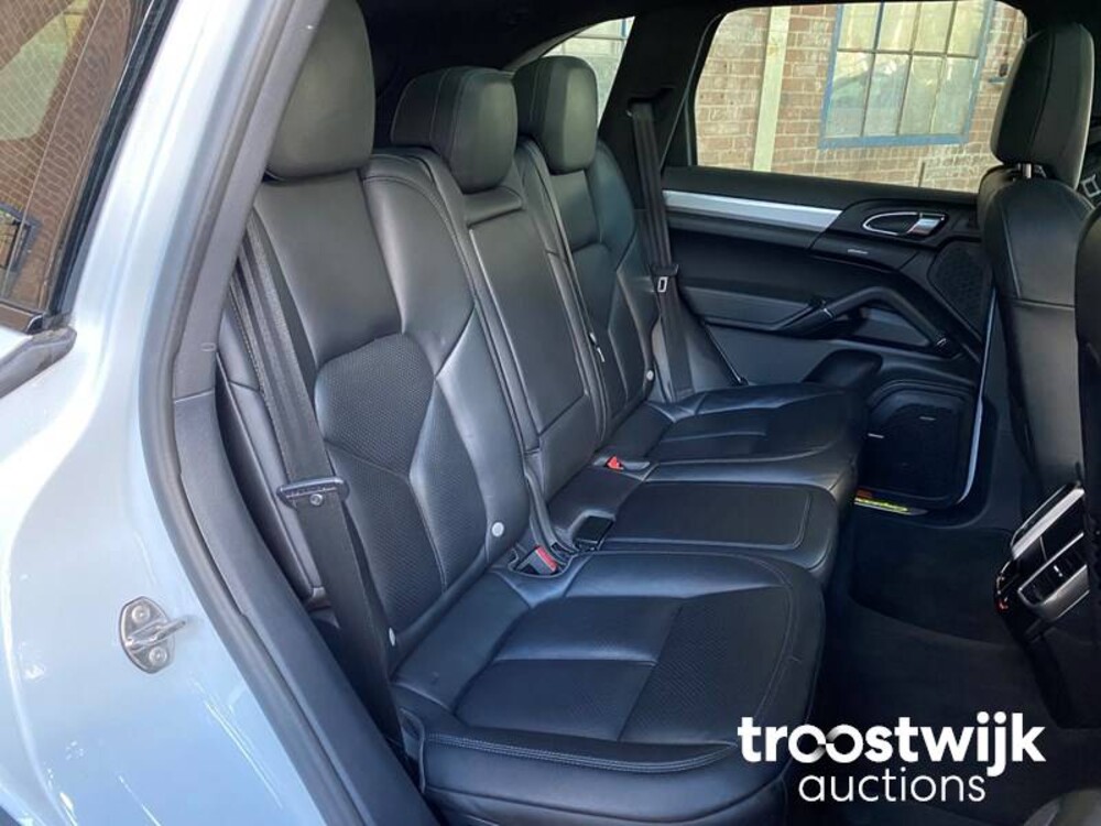 Porsche Cayenne S E-Hybrid 3.0 SportChrono 333pk 2015, ZV-689-T