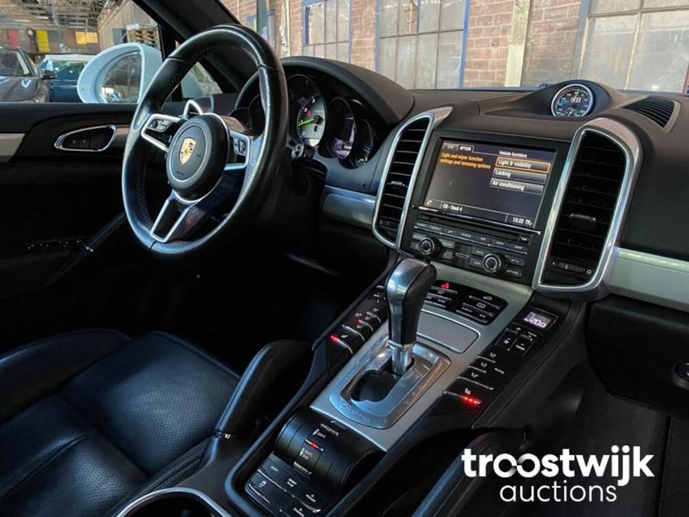 Porsche Cayenne S E-Hybrid 3.0 SportChrono 333pk 2015, ZV-689-T