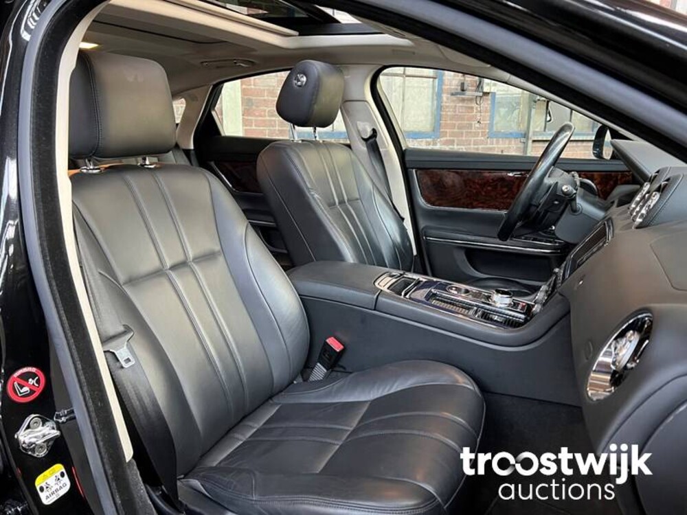 Jaguar XJ 3.0 V6 SC Premium Luxury 340pk 2013 -Orig. NL-, 9-SZK-73