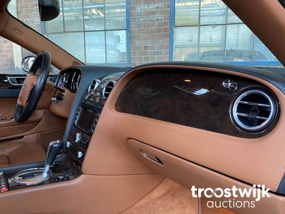 Bentley Flying Spur 6.0 W12 Bentley Continental Flying Spur 6.0 W12 560pk 2006 -Youngtimer-