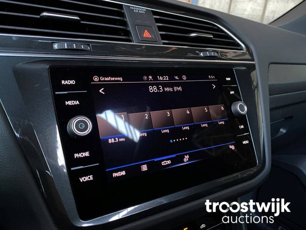 Volkswagen Tiguan R-Line TSI Life Business 150pk 2021 -Fabrieksgarantie-, L-969-ZS