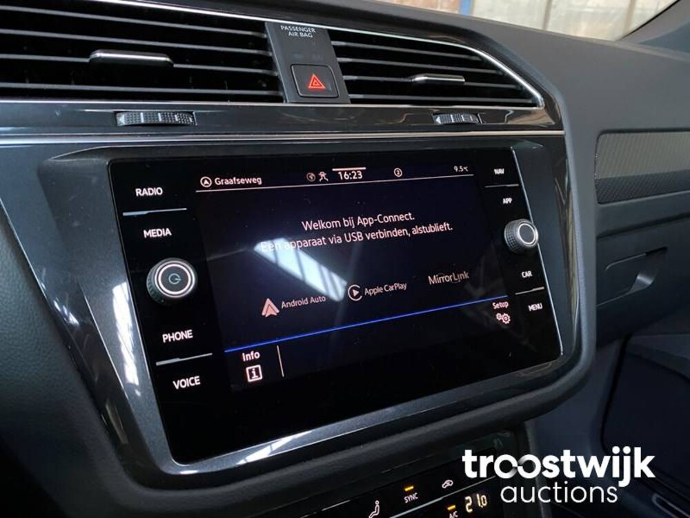Volkswagen Tiguan R-Line TSI Life Business 150pk 2021 -Fabrieksgarantie-, L-969-ZS