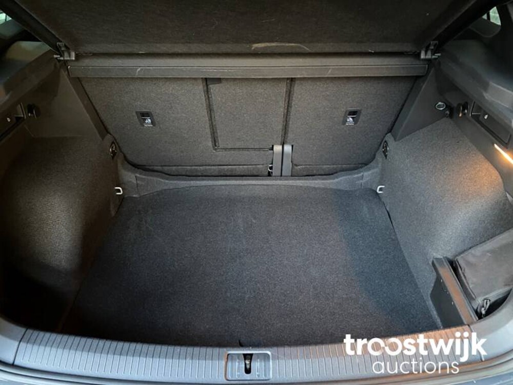 Volkswagen Tiguan R-Line TSI Life Business 150pk 2021 -Fabrieksgarantie-, L-969-ZS