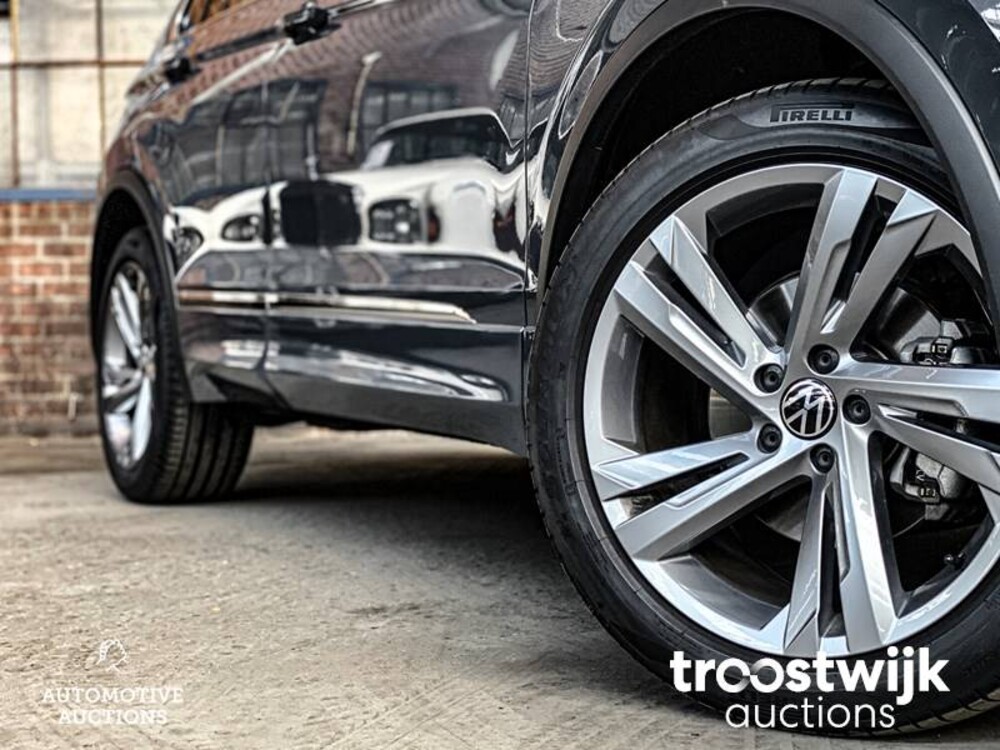 Volkswagen Tiguan R-Line TSI Life Business 150pk 2021 -Fabrieksgarantie-, L-969-ZS