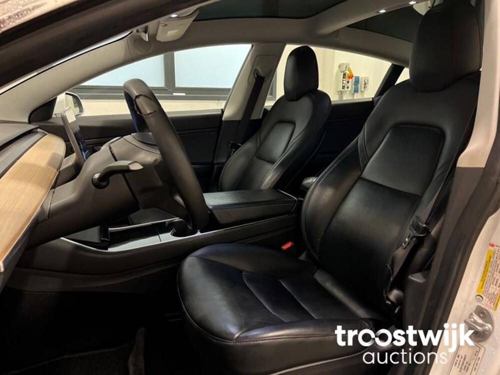 Tesla Model 3 Standard RWD Plus Auto