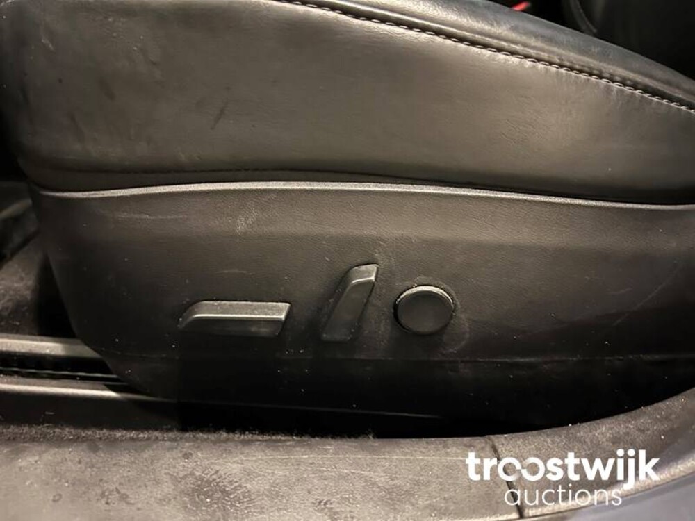 Tesla Model 3 Standard RWD Plus Auto