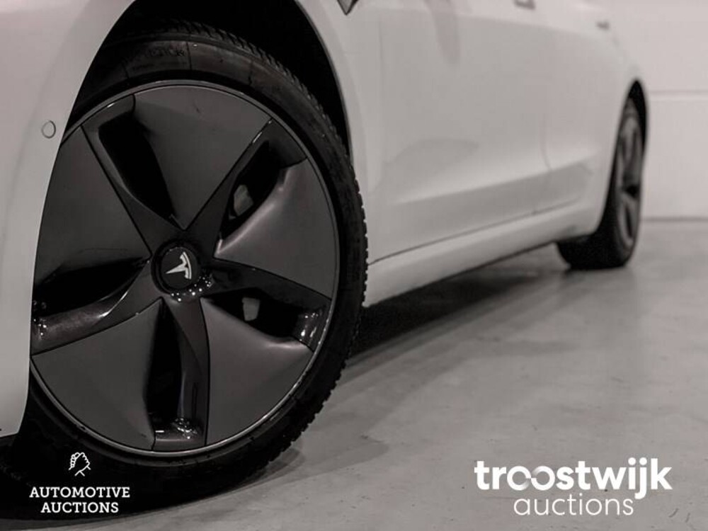 Tesla Model 3 Standard RWD Plus Auto
