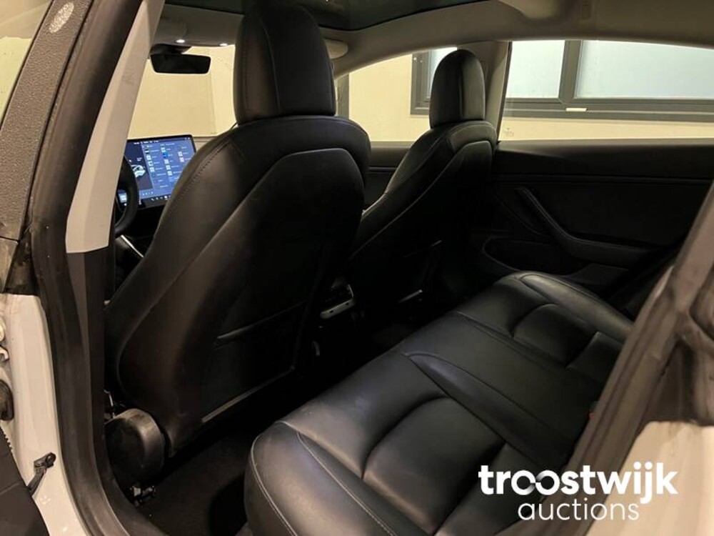 Tesla Model 3 Standard RWD Plus Auto