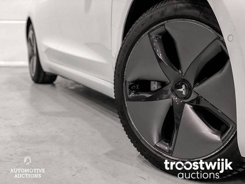 Tesla Model 3 Standard RWD Plus Auto