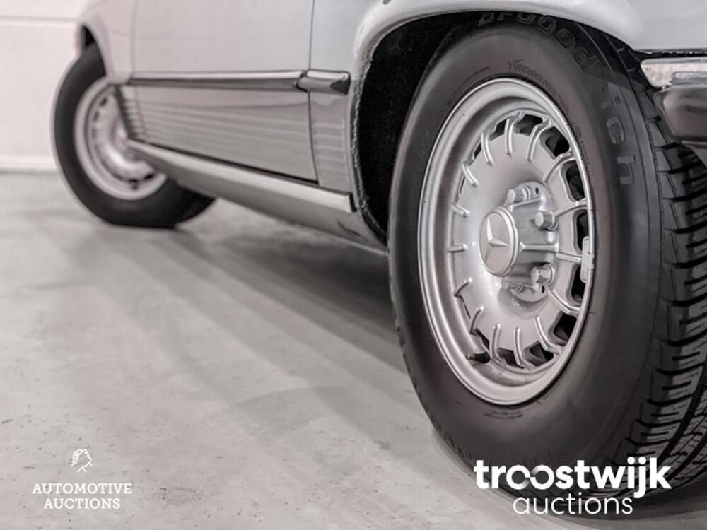 Mercedes-Benz 500SL W107-046 Auto