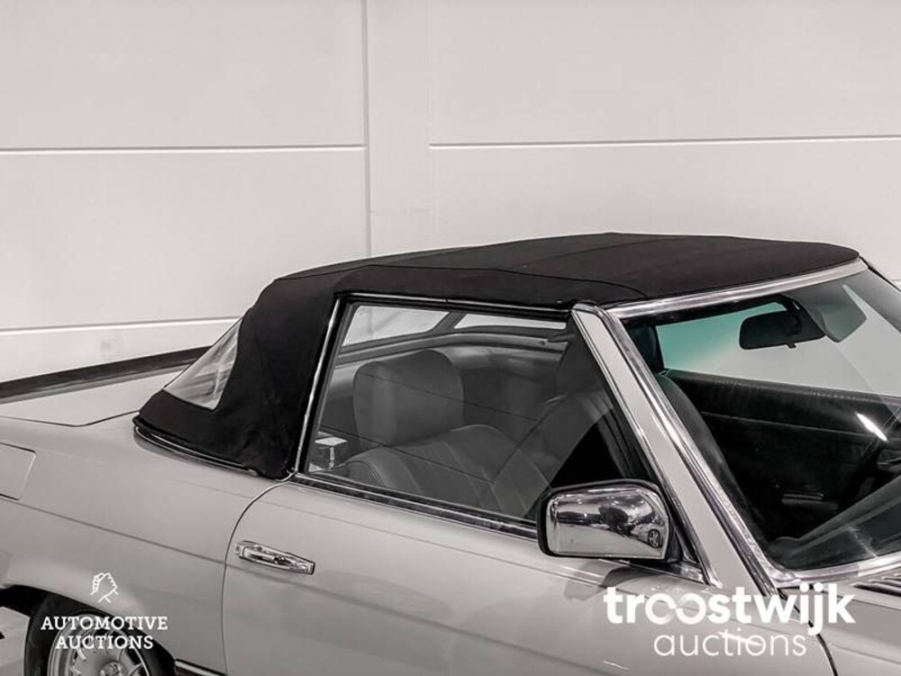 Mercedes-Benz 500SL W107-046 Auto