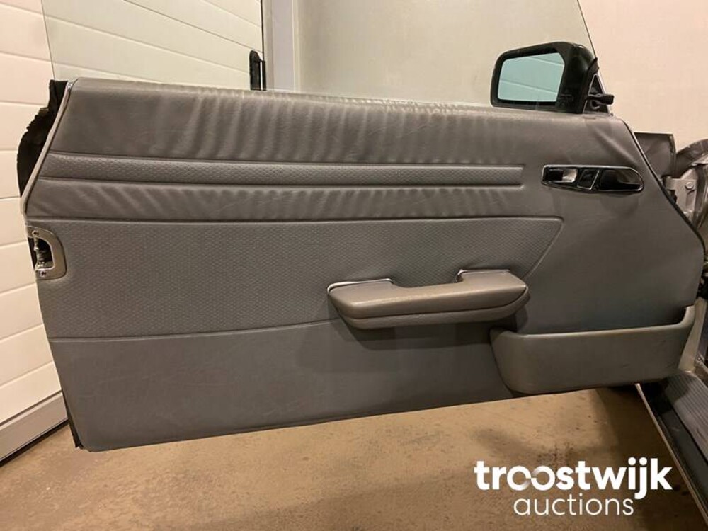 Mercedes-Benz 500SL W107-046 Auto