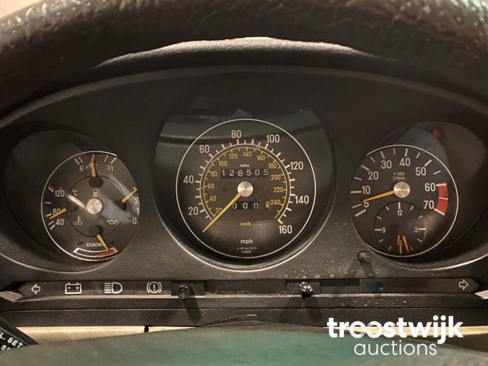 Mercedes-Benz 500SL W107-046 Auto