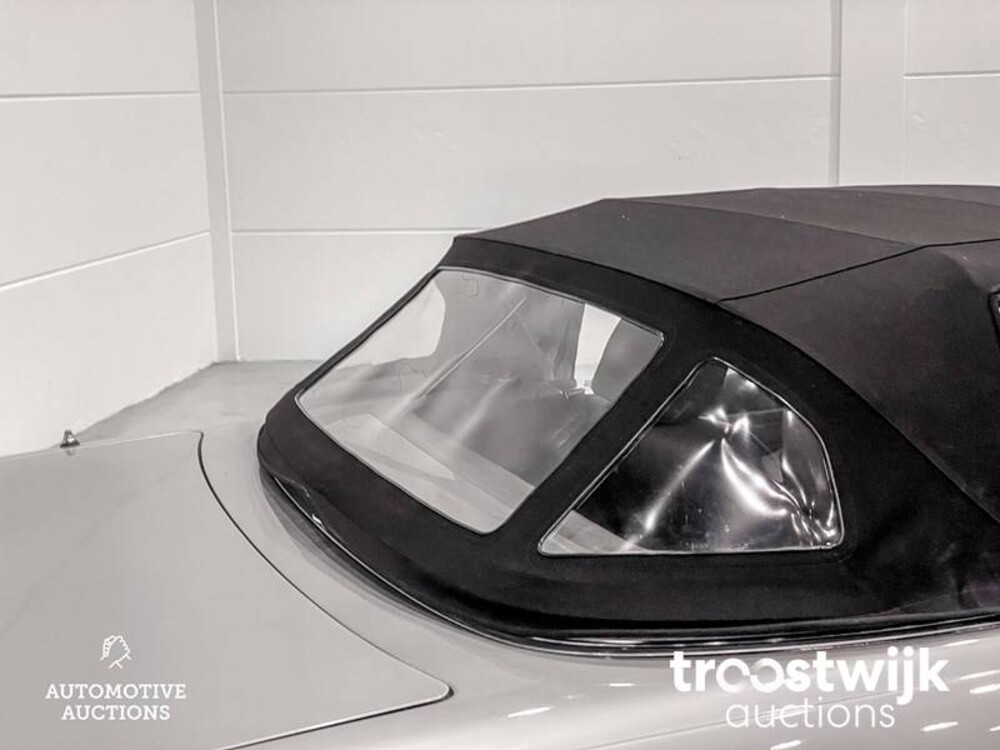 Mercedes-Benz 500SL W107-046 Auto