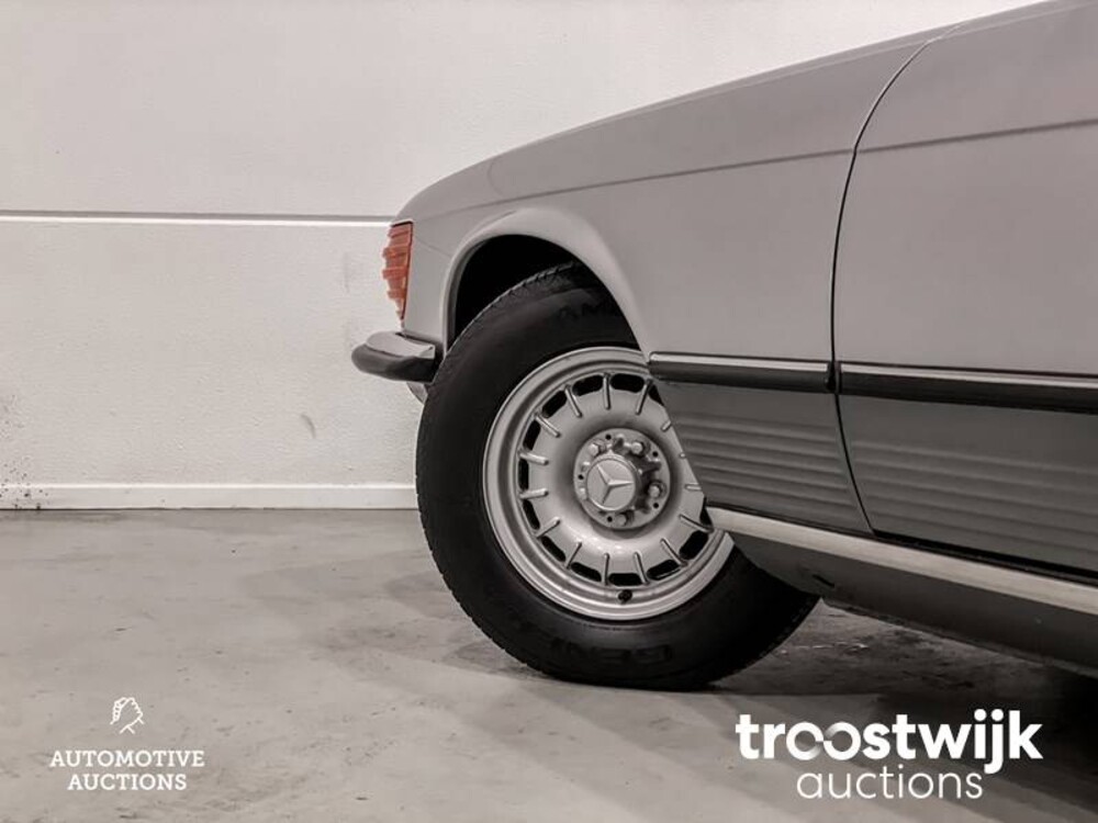 Mercedes-Benz 500SL W107-046 Auto