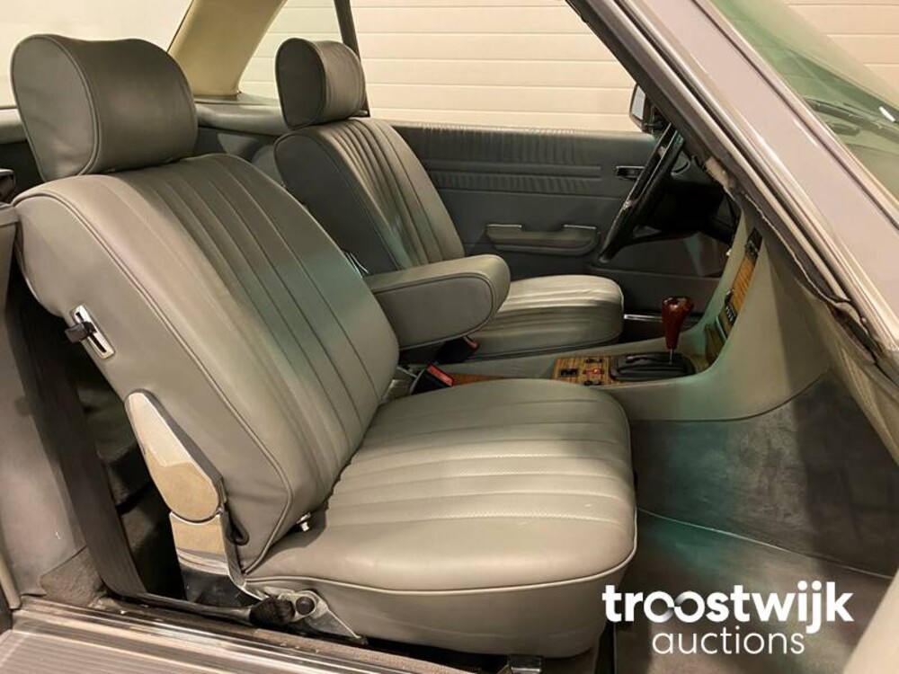 Mercedes-Benz 500SL W107-046 Auto