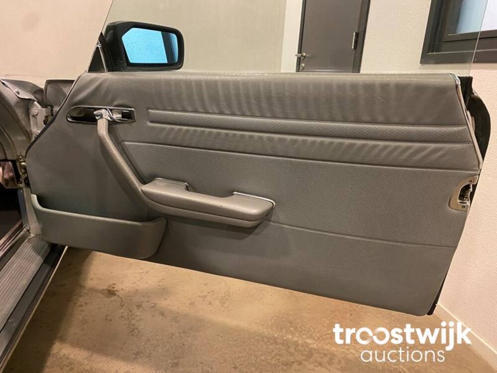 Mercedes-Benz 500SL W107-046 Auto