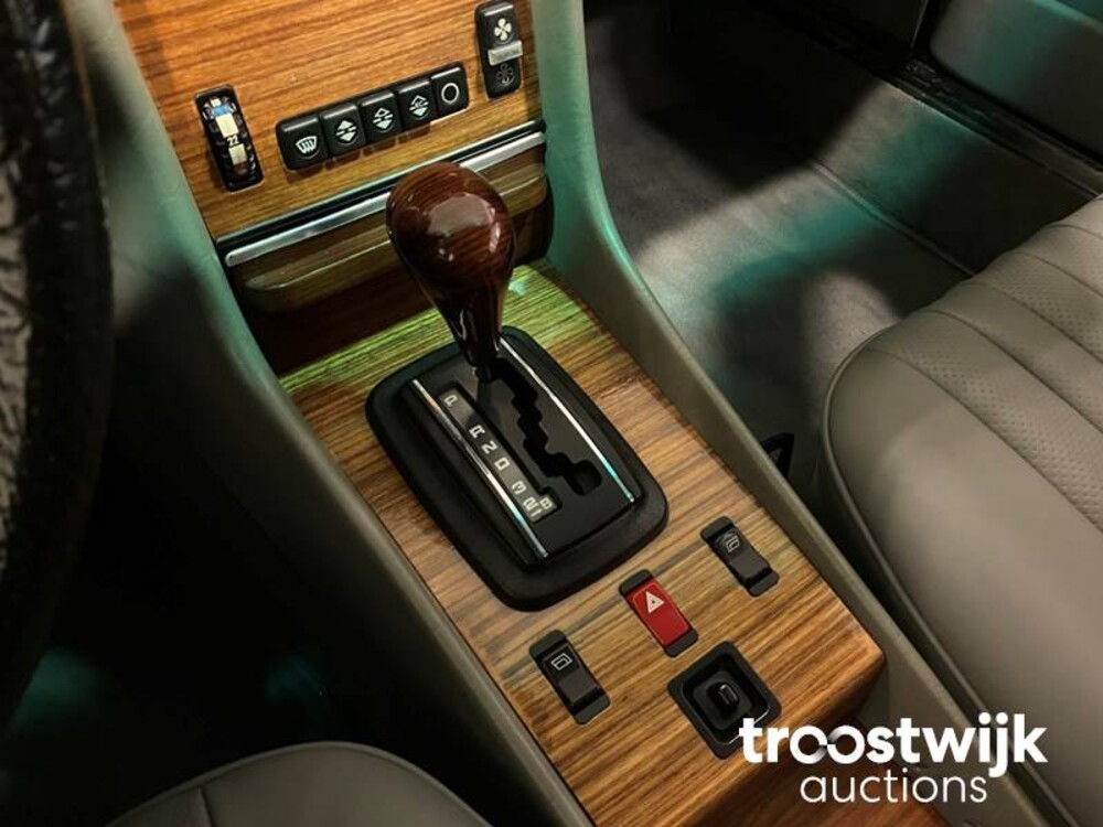 Mercedes-Benz 500SL W107-046 Auto