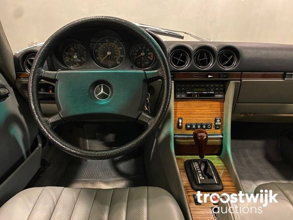 Mercedes-Benz 500SL W107-046 Auto