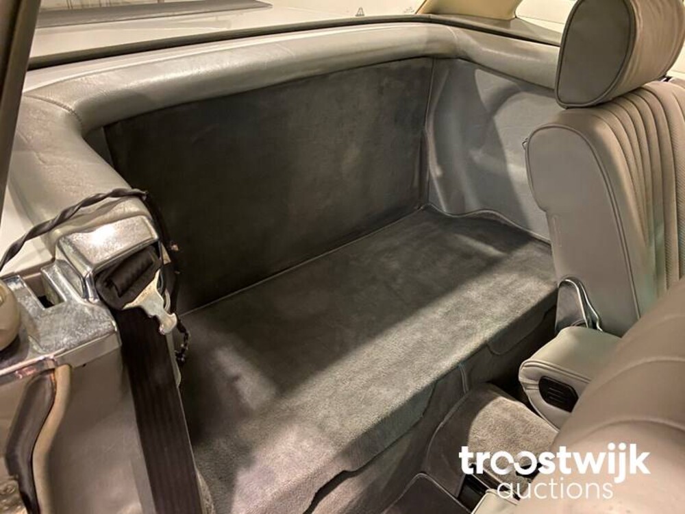 Mercedes-Benz 500SL W107-046 Auto